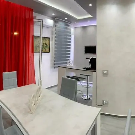 Deluxe Apartment *